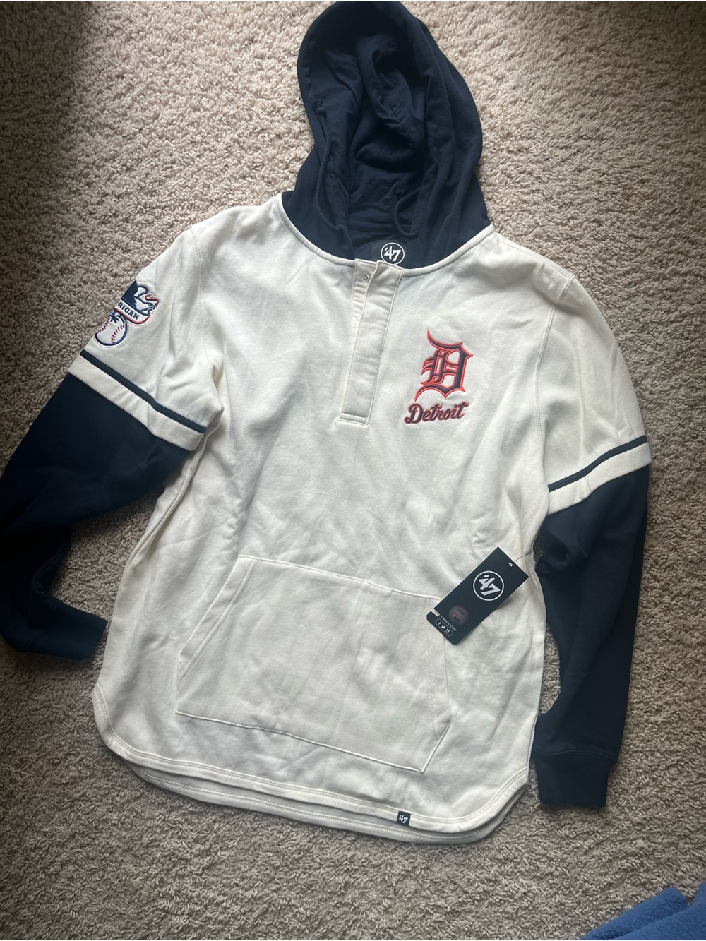 Detroit Tigers Pullover Hoodie - Cream & Navy.